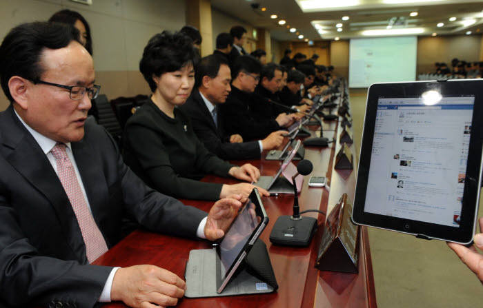 종이없는 행정의 달인들