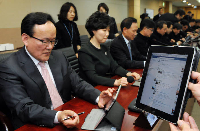 종이없는 행정의 달인들