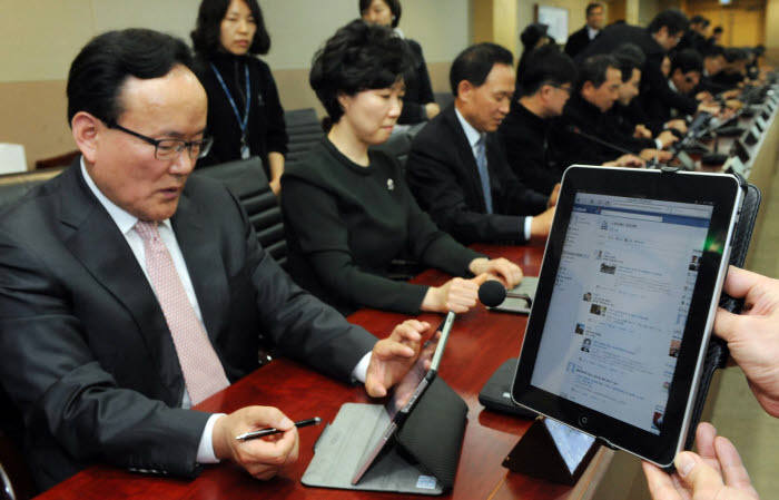 종이없는 행정의 달인들