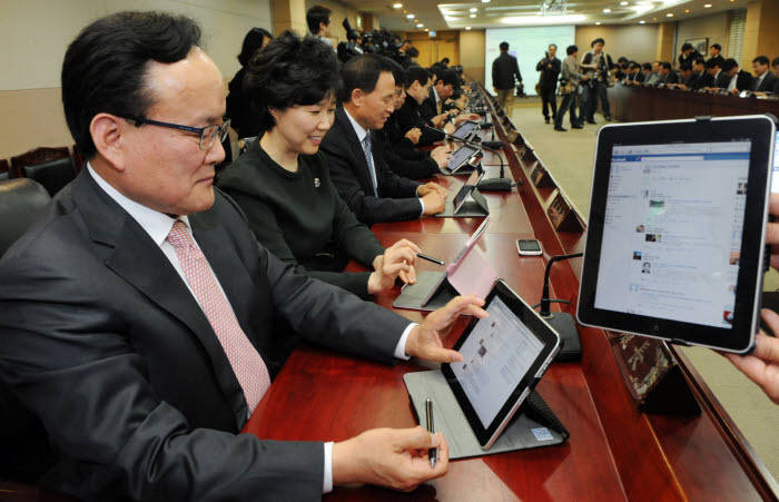 종이없는 행정의 달인들