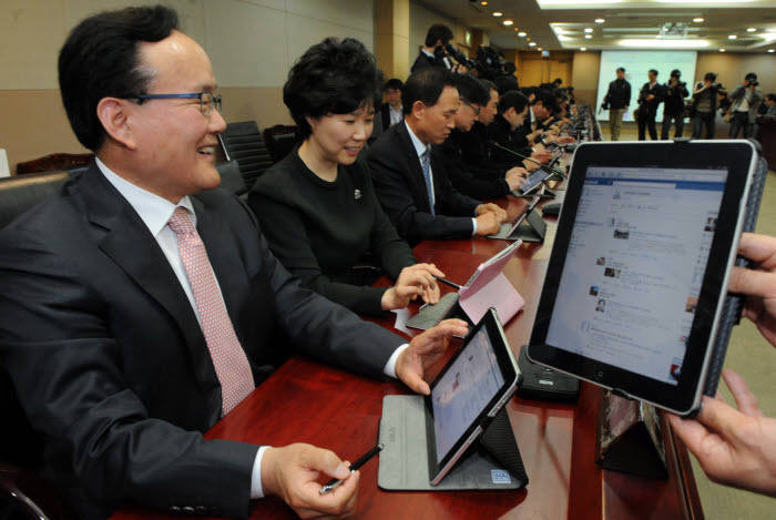 종이없는 행정의 달인들