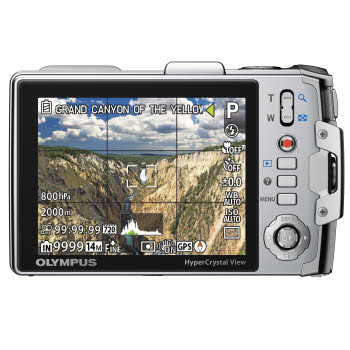 올림푸스 TOUGH TG-810 카메라에 GPS 정보가 표시된 장면.