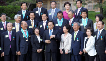 李대통령, 유망 중소기업인 청와대 초청 격려