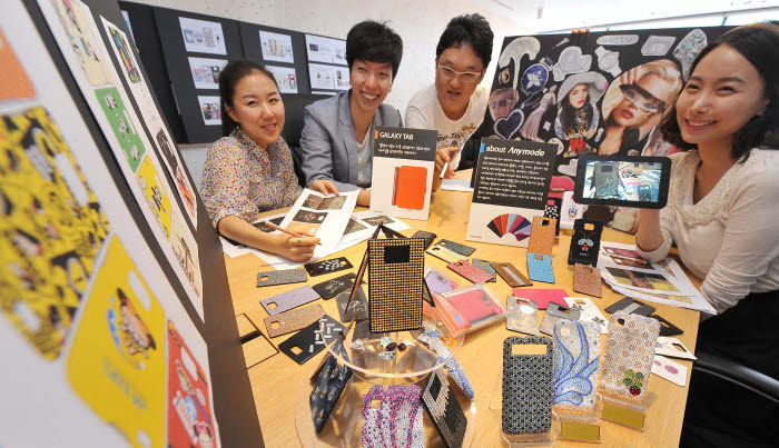 각양각색 스마트기기, 패션 입다