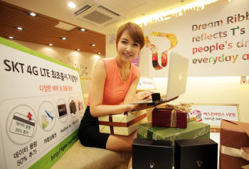 SK텔레콤이 고객 유치를 위한  LTE 프로모션 행사를 시작했다.