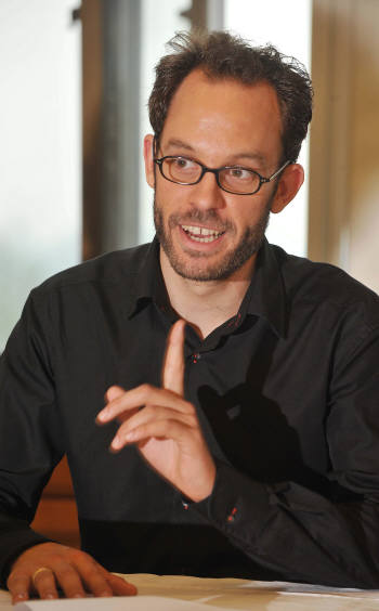  "디지털 기술이 사회 더 투명하게 한다"... 오픈리크스 설립자