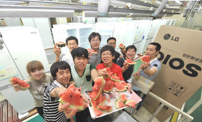 초복 하루 앞둔 13일, 수박으로 더위 식혀