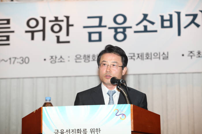 권혁세 금감원장, 연이어금융회사 사회적 책임 부족 비판...은행권은 진화 나서