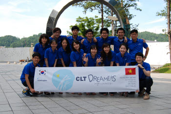 싸이버로지텍의   IT봉사단 `CLT 드리머즈` 3기는 12일간 베트남에서 다양한 봉사활동과 IT산업현장 탐방 등 양국간 문화교류와 친선 도모 활동을 통해  민간외교를 실천할 예정이다.   
