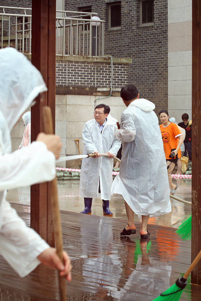 중기중앙회, 국립국악원서 물청소