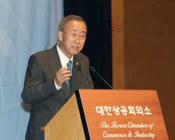 반기문 유엔사무총장이 11일 서울 남대문 상의회관에서 `국제사회와 유엔의 역할`을 주제로 강연하고 있다.