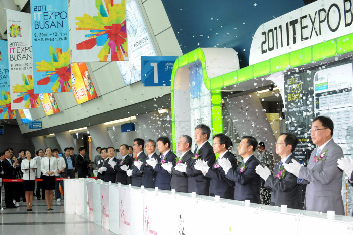 `2011 IT 엑스포 부산`  성황리 개막