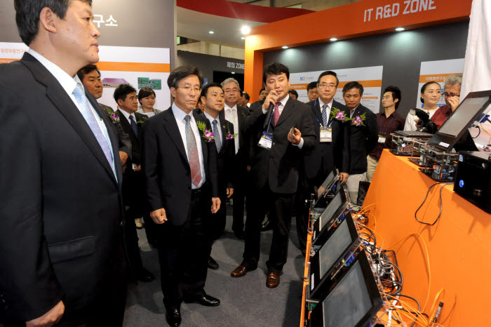 `2011 IT 엑스포 부산`  성황리 개막