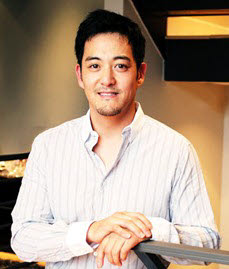 MS 윈도폰 팀 총괄 매니저로 한국인 게빈 김(삼성전자 부사장 출신)이 영입되었다.