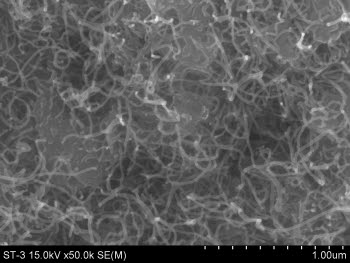 크레진의 CNT 메탈을 현미경으로 확대한 모습.