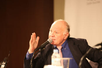 닥터둠 "그리스 디폴트는 정해진 수순. 한국 증시 변동성 커질 것"