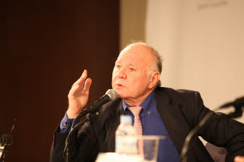 닥터둠 "그리스 디폴트는 정해진 수순. 한국 증시 변동성 커질 것"