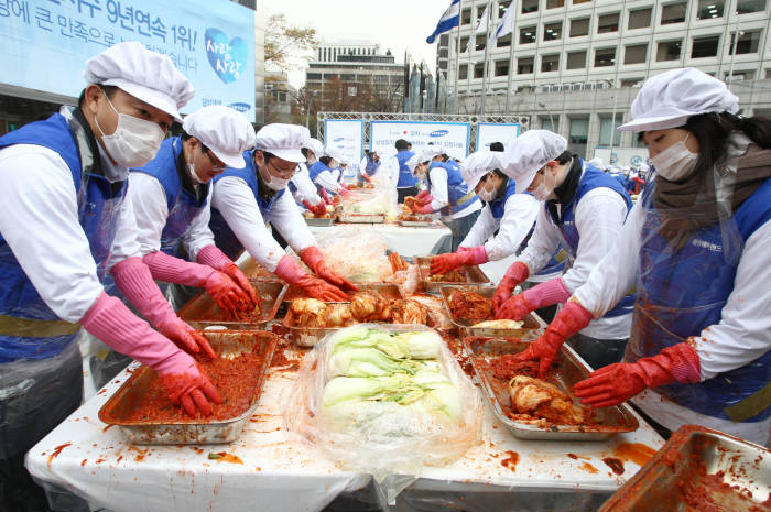 삼성 금융관계사 임직원 200여명, 사랑나눔 김장 봉사활동