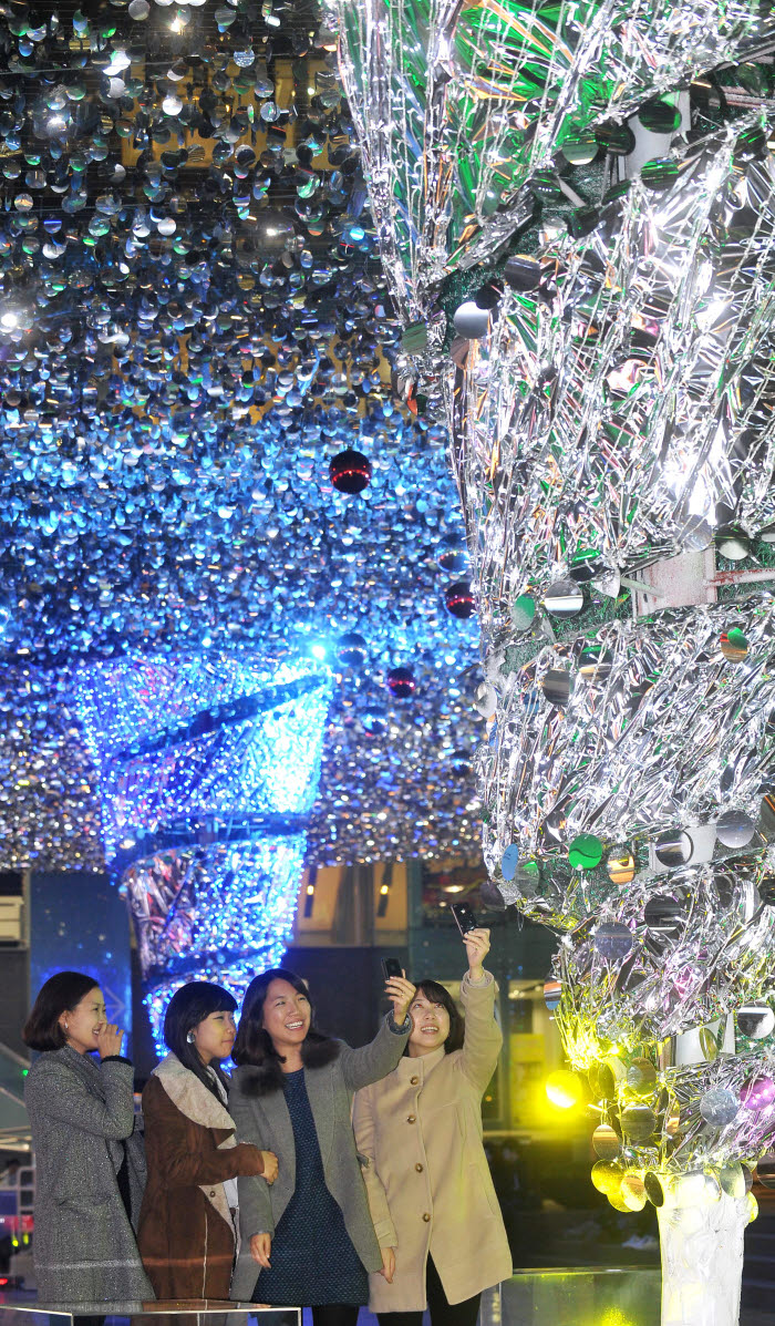 코엑스몰 광장, `에너지 절약형 판타지 트리`가 설치