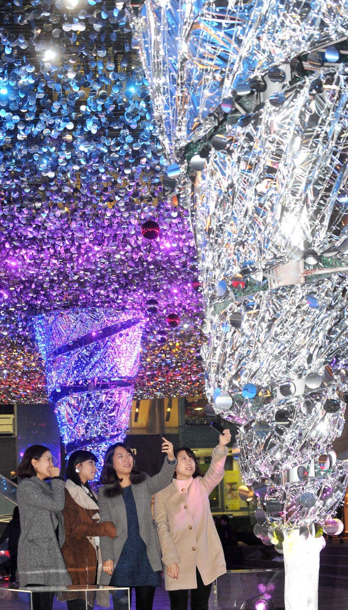 코엑스몰 광장, `에너지 절약형 판타지 트리`가 설치