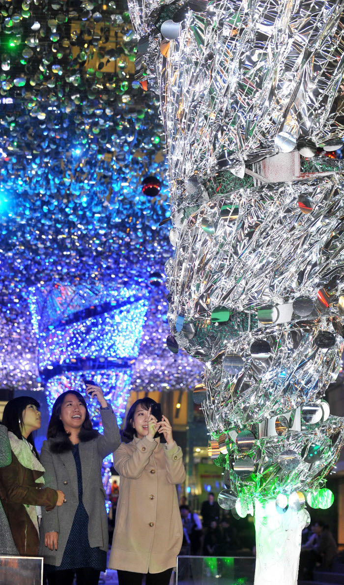 코엑스몰 광장, `에너지 절약형 판타지 트리`가 설치