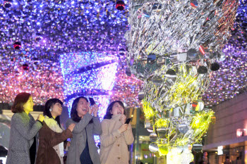 코엑스몰 광장, `에너지 절약형 판타지 트리`가 설치