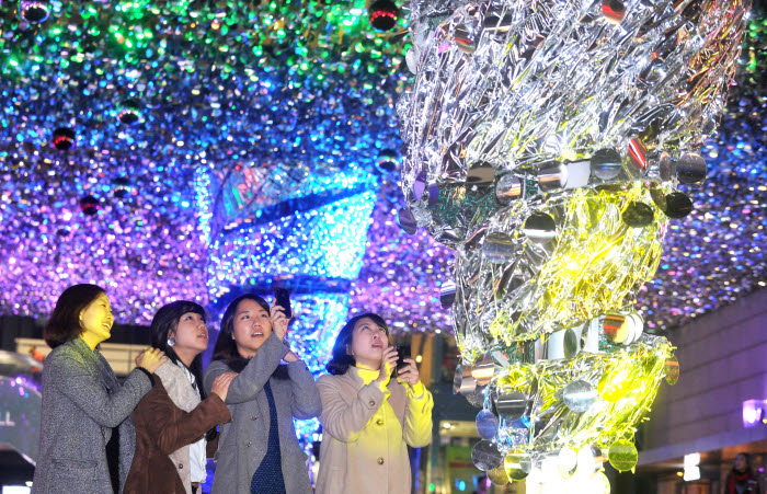 코엑스몰 광장, `에너지 절약형 판타지 트리`가 설치