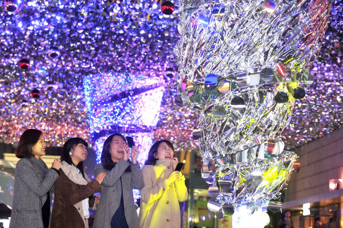 코엑스몰 광장, `에너지 절약형 판타지 트리`가 설치