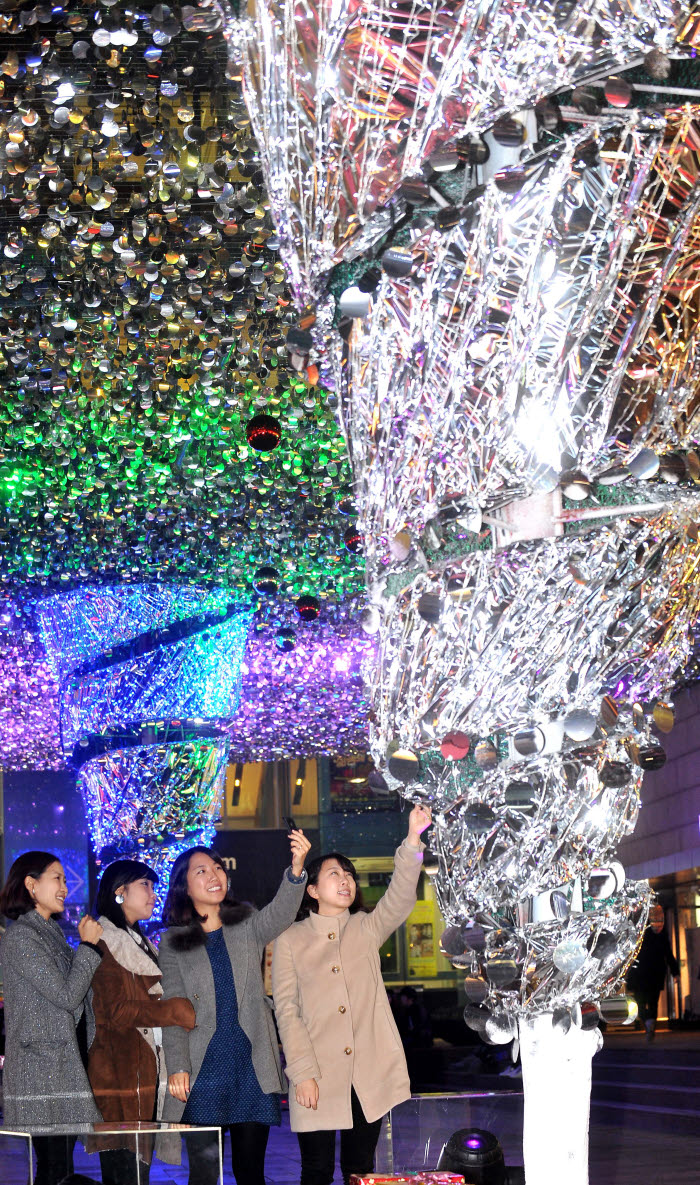 코엑스몰 광장, `에너지 절약형 판타지 트리`가 설치