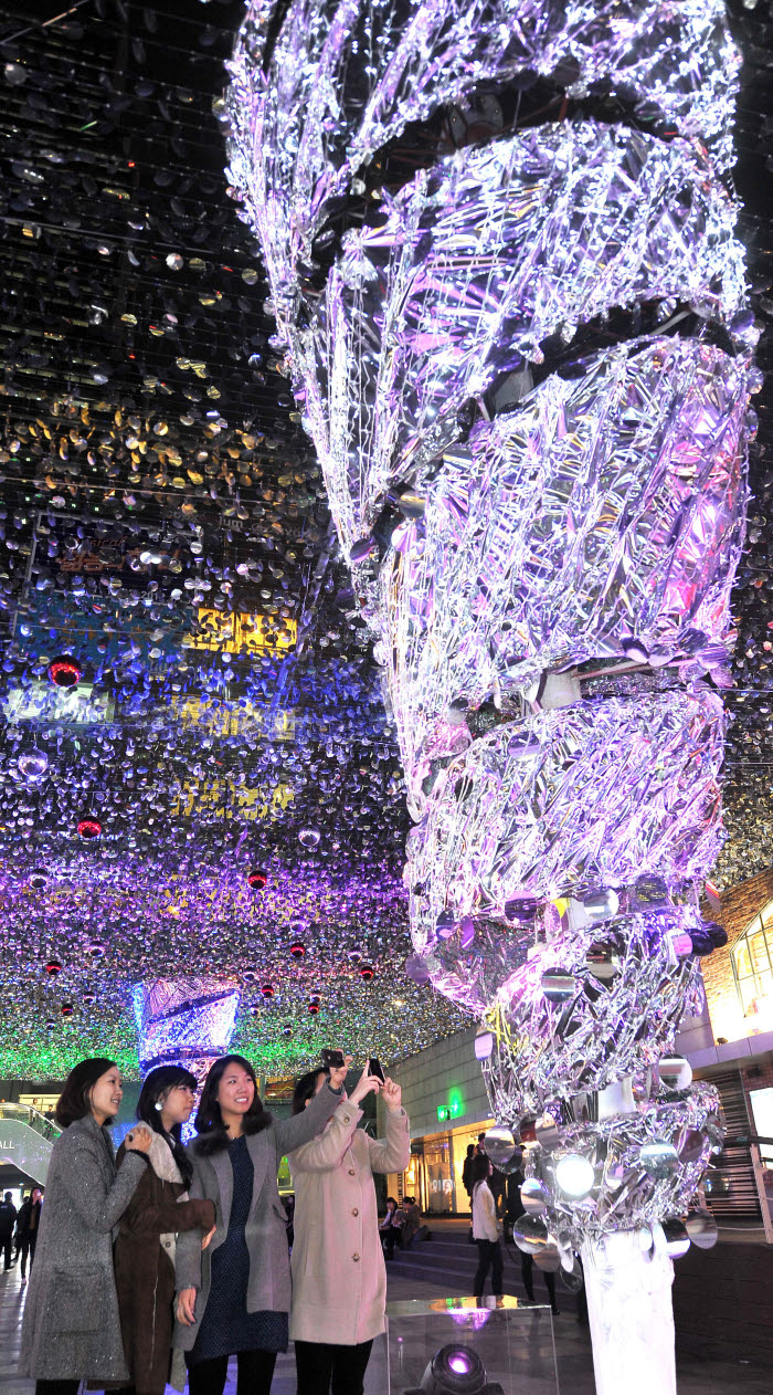 코엑스몰 광장, `에너지 절약형 판타지 트리`가 설치