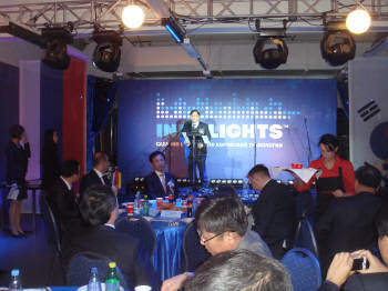 강계두 광주시경제부시장이 지난 8일 러시아 젤노그라드 테크파크에서 열린 LED 합작법인 설립식에서 축사를 하고 있다.  