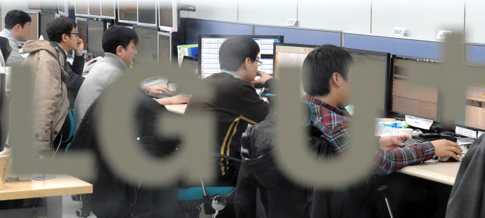 연말연시, 통신 이상무