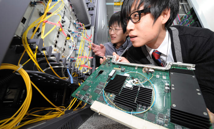 연말연시, 통신 이상무