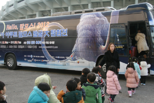 맘모스전 겨울방학 전시회와 체험학습으로 대성황! 무료 눈썰매장 등 관람객 인기 폭발