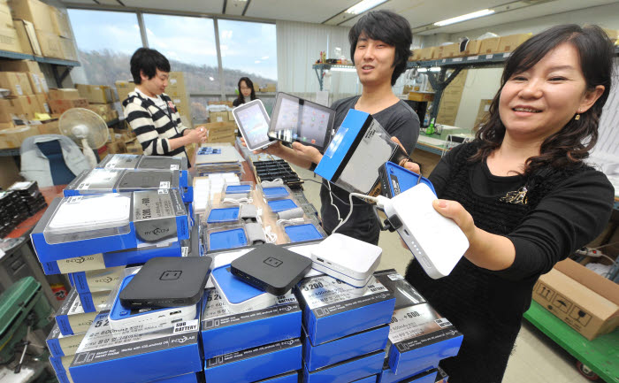 스마트기기 전성시대, 휴대형 보조 배터리 시장 확대