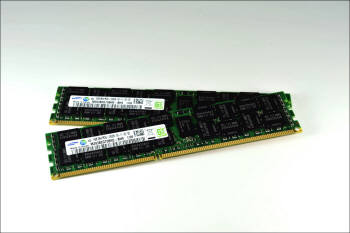 삼성전자 1.25V DDR3U 메모리 기반으로 개발된 16GB 서버용 모듈.