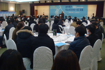 이재구 연구개발특구진흥재단 이사장이 광주특구 이노비즈 포럼에 앞서 인사말을 하고 있다.