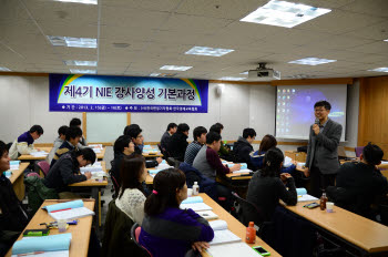 한국편집기자협회는 지난 14일부터 1박 2일 과정으로 제4기 NIE강사 양성 기본과정을 열었다.