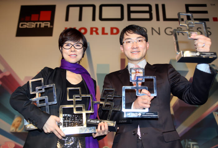 삼성전자, MWC 2013에서 `최고 스마트폰상` 등 5관왕 등극