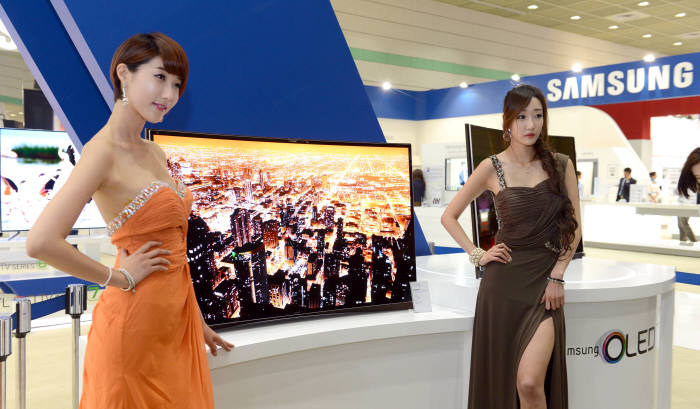 [여기는 WIS 2013 현장]삼성전자 곡면 OLED TV 첫 공개