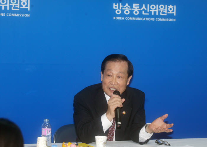 이경재 방통위원장 “종편, 수신료 요구 바람직하지 않아”