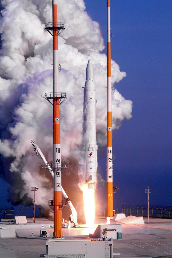 [2013 국내 10대 뉴스]나로호, 하늘문 열다