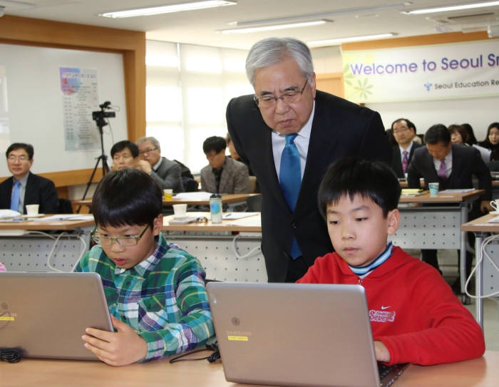 문용린 교육감, 스마트교육 시범 수업 참관