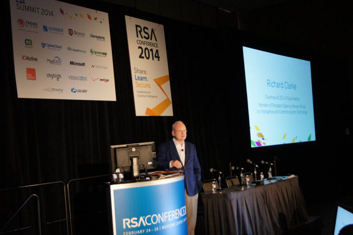 리처드 클라크 굿하버 회장이 24일 개막한 RSA 2014 전시회에서 보안의 중요성에 대해 설명하고 있다.
