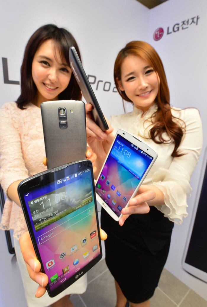 LG전자가 최근 출시한 G프로2. LG전자는 차기 전략 스마트폰 G3에 방수방진 기능을 적용한다.