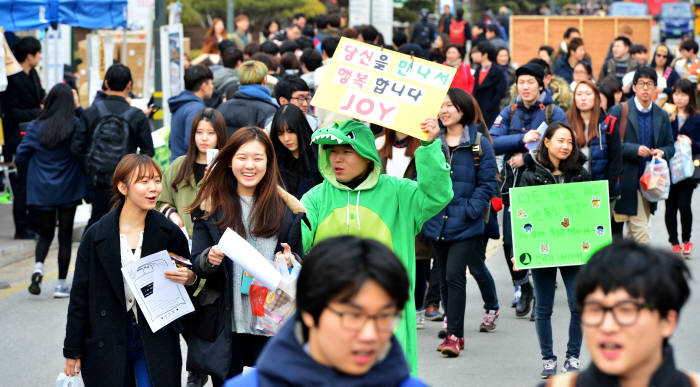 대학 새내기들 동아리로 모여라