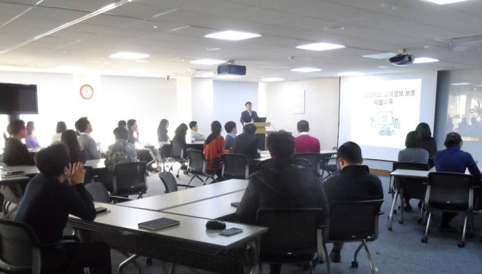 삼성카드는 고객정보 접근권한이 있는 관리자 및 실무자를 대상으로 특별 보안교육을 상시 진행하고 있다.