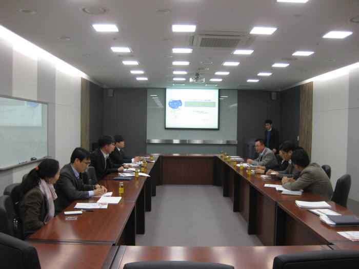 한국광산업진흥회는 최근 용산 ITX 회의실에서 광산업공동브랜드(LUXKO) 조달청 우수조달 공동상표 참여업체의 판로 활성화 세미나를 개최했다.