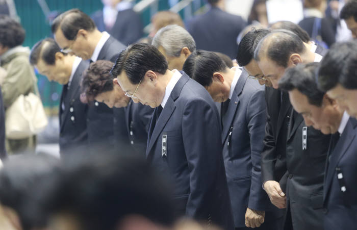 중소기업계 대표, 세월호 합동분향소 조문...피해자 지원에 성금 10억 기부