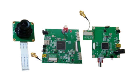 선인유니텍이 개발한 HD급 무선영상 송수신 시스템용 카메라와 송수신 모듈.